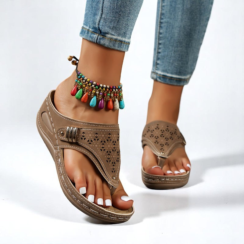 Yrsa™ | Zehenstegsandalen