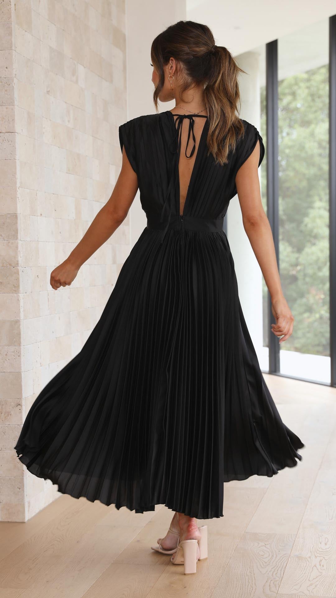Maria | Elegantes Faltenkleid