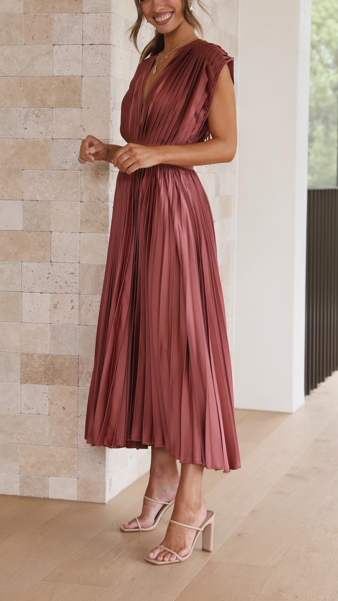 Maria | Elegantes Faltenkleid