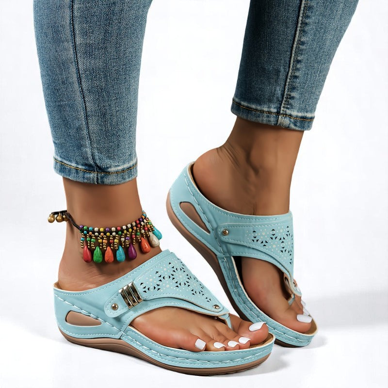 Yrsa™ | Zehenstegsandalen