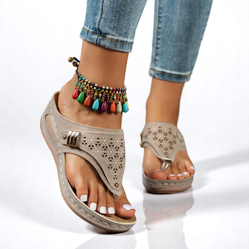 Yrsa™ | Zehenstegsandalen