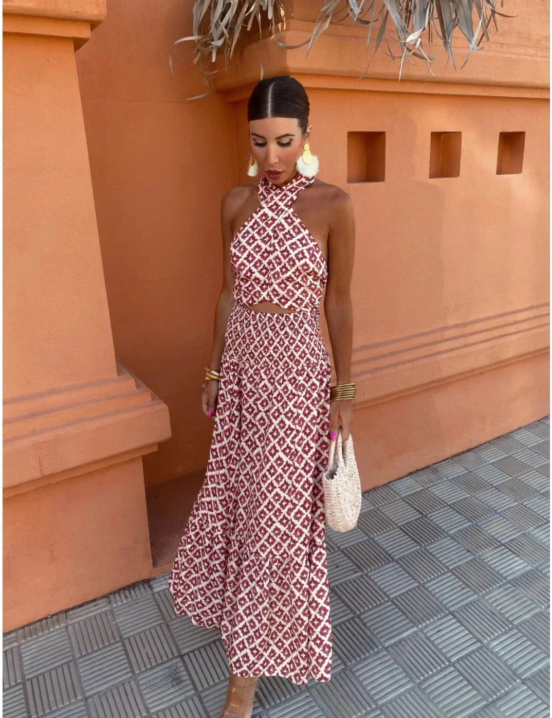 Mickay | Elegantes, gerafftes Midikleid mit freien Schultern