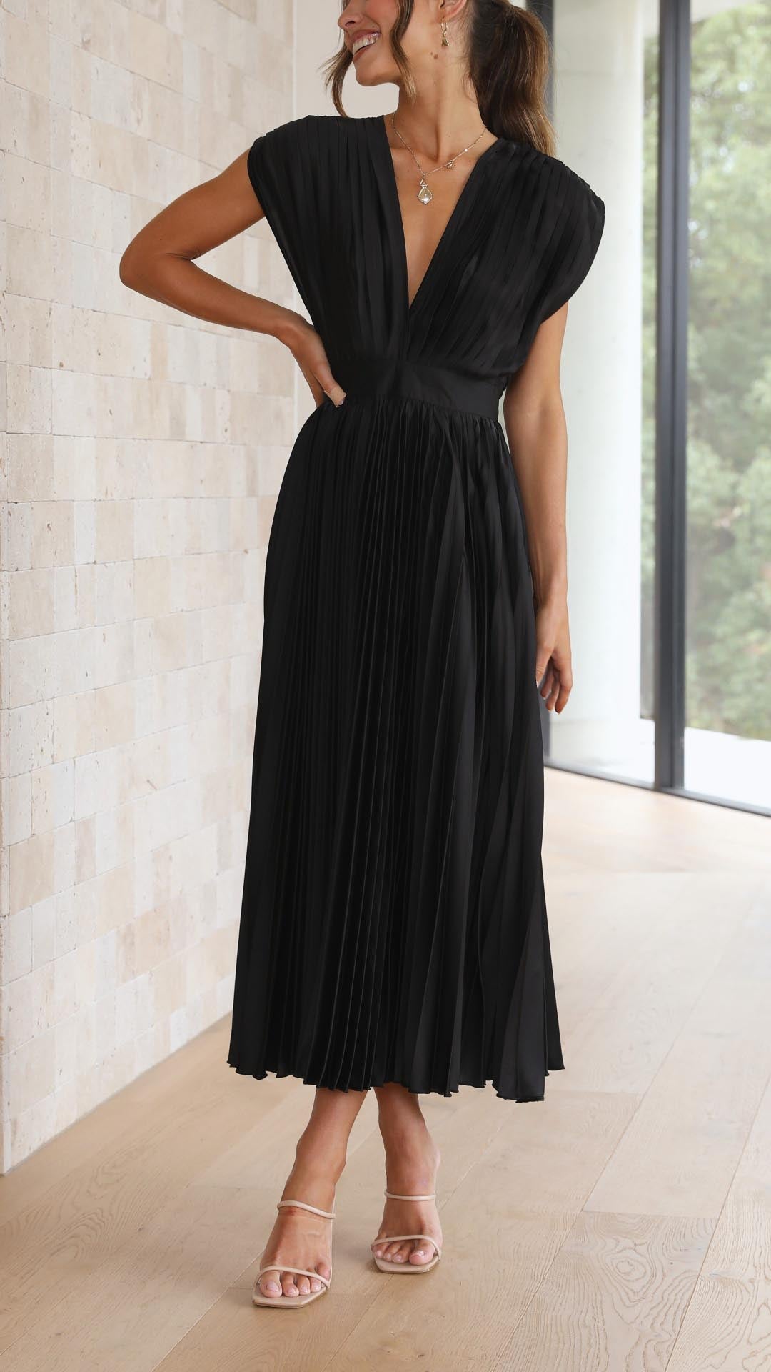 Maria |  Elegantes Faltenkleid