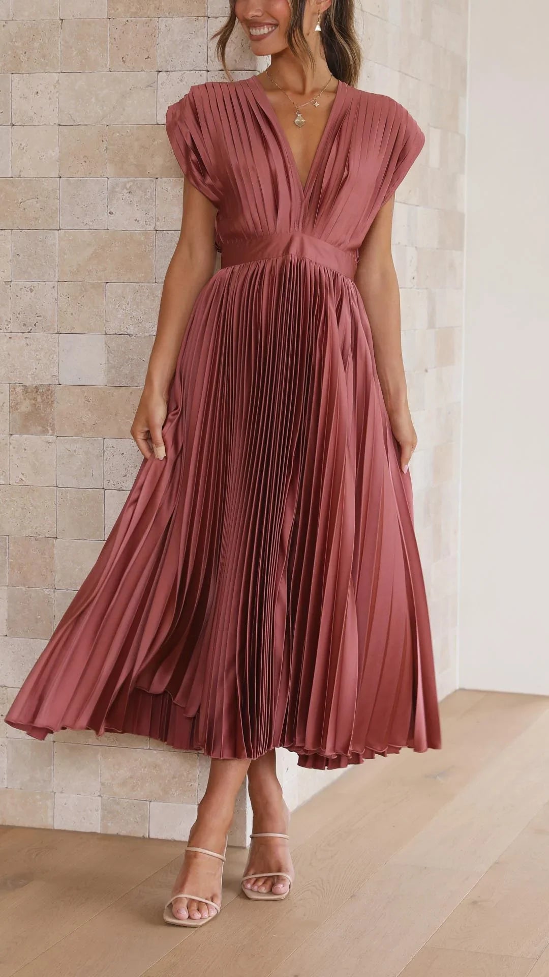 Maria |  Elegantes Faltenkleid